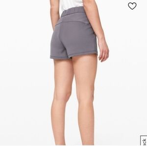 lululemon On The Fly Active Athletic 2.5 Inseam Shorts Women's Size 6 (5 Piece)